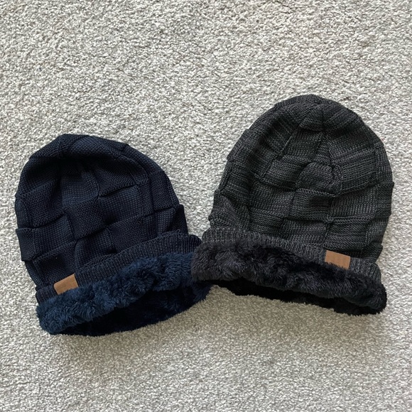 NWOT Redess Fleece Lined Blue and Gray Knit Hats - Picture 3 of 6